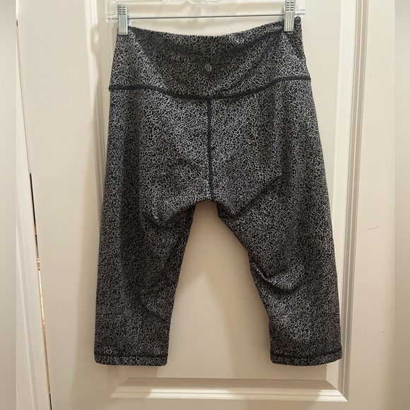 Lululemon Wunder Under Hi-Rise 1/2 Tight Luon 17" Jacquard Black/white Size 10 - Picture 3 of 5